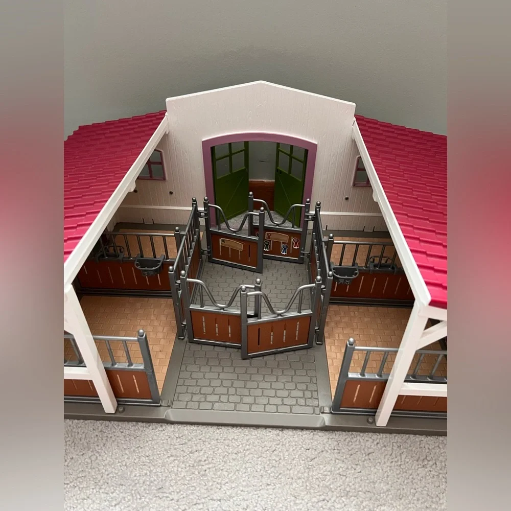 Schleich Stable used no accessories